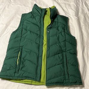 Columbia vest. Reversible. Dark green. Light green.
